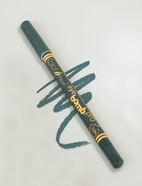 Eye Bomb Metallic Eye Pencil Cum Eye Shadow Water Proof - Green (EPC04-02)