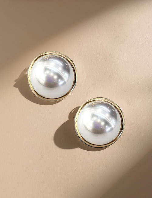 Shining Pearl Stud Earrings