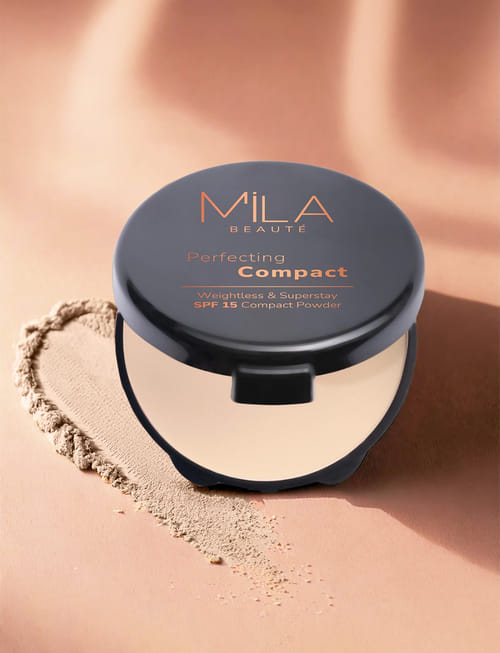 Superstay Perfecting Compact Powder SPF15 Lightweight Natural Matte Finish - 204 Beige