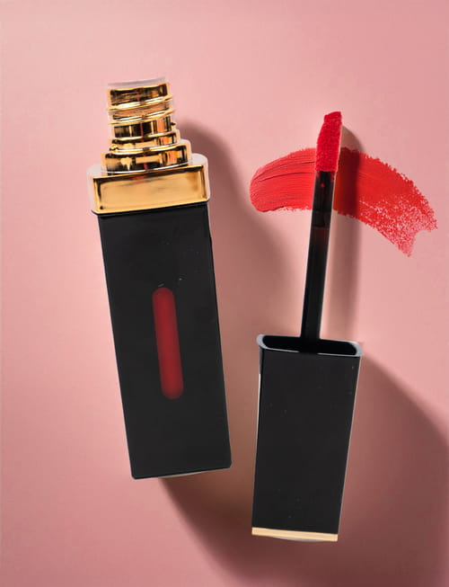 Manish Malhotra Liquid Matte Lipstick - 06 Wild Queen Manish Malhotra Liquid Matte Lipstick - 06 Wild Queen