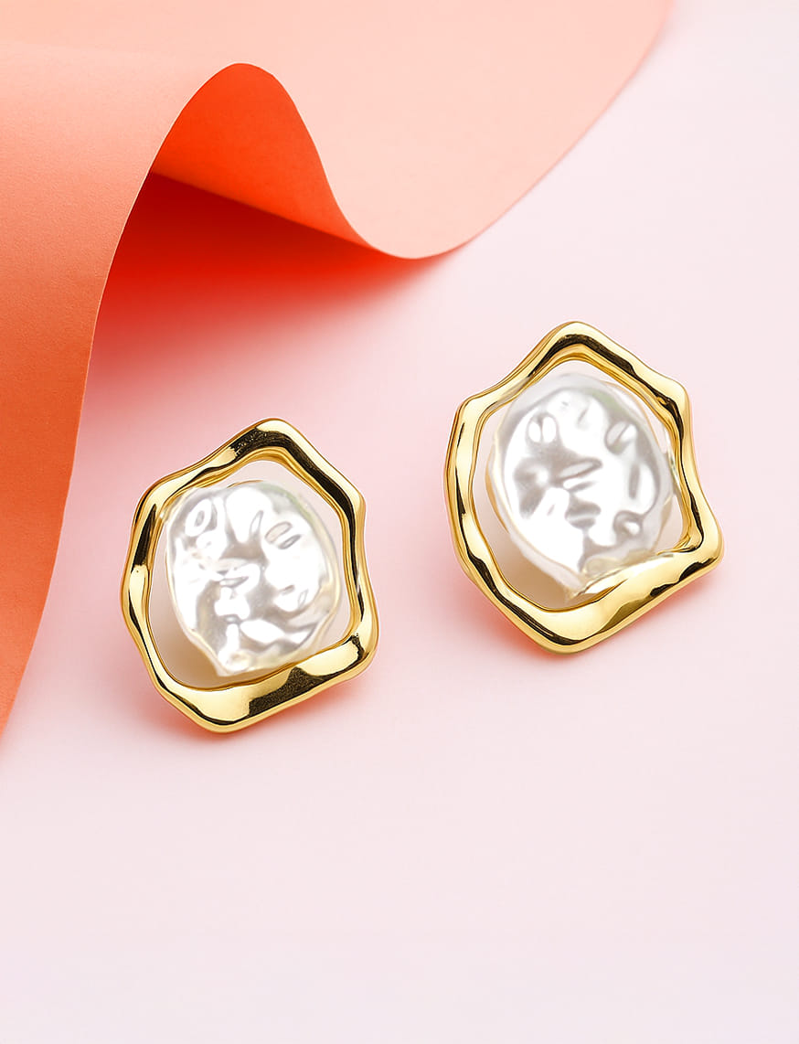 Pearl Artistry Stud Earrings - Golden