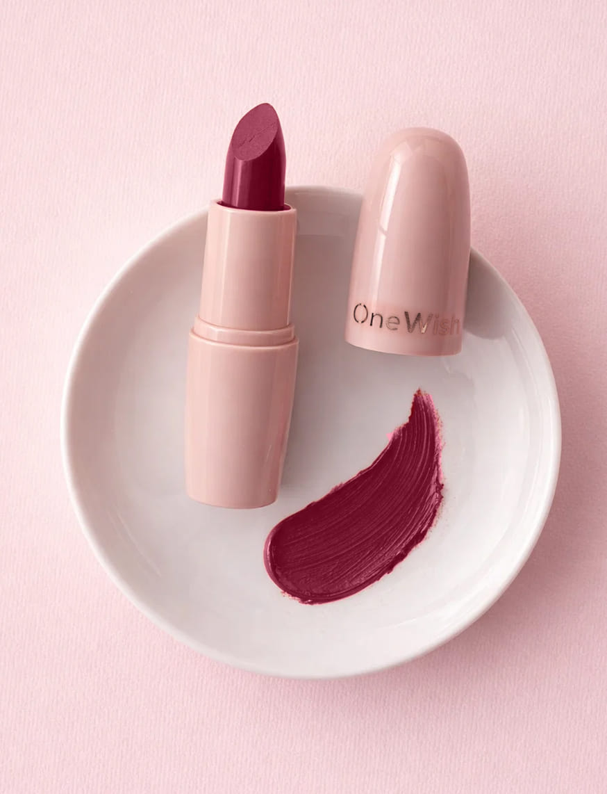 Creamy Matte Lipstick – 23 Dramatic Red