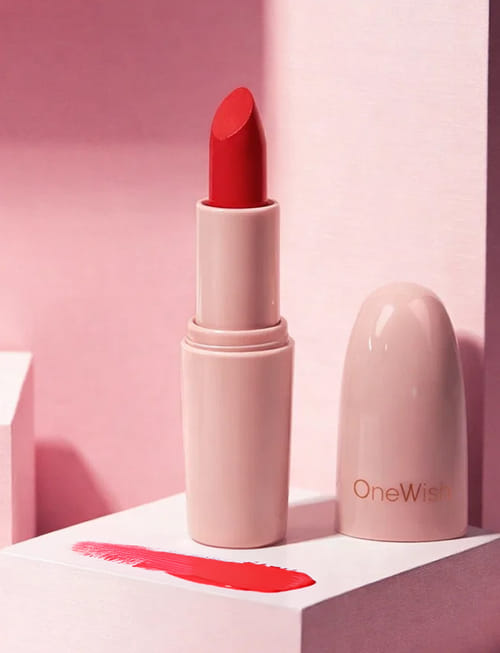 Creamy Matte Lipstick – 17 Baddie Red