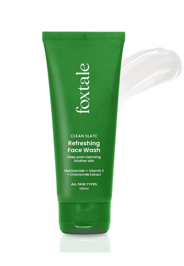 Refreshing Face Wash for Deep Cleansing with Niacinamide, Hydrates & Brightens