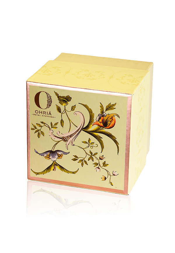 Rose And Oudh Luxury Copper Candle - L – thumbnail 3