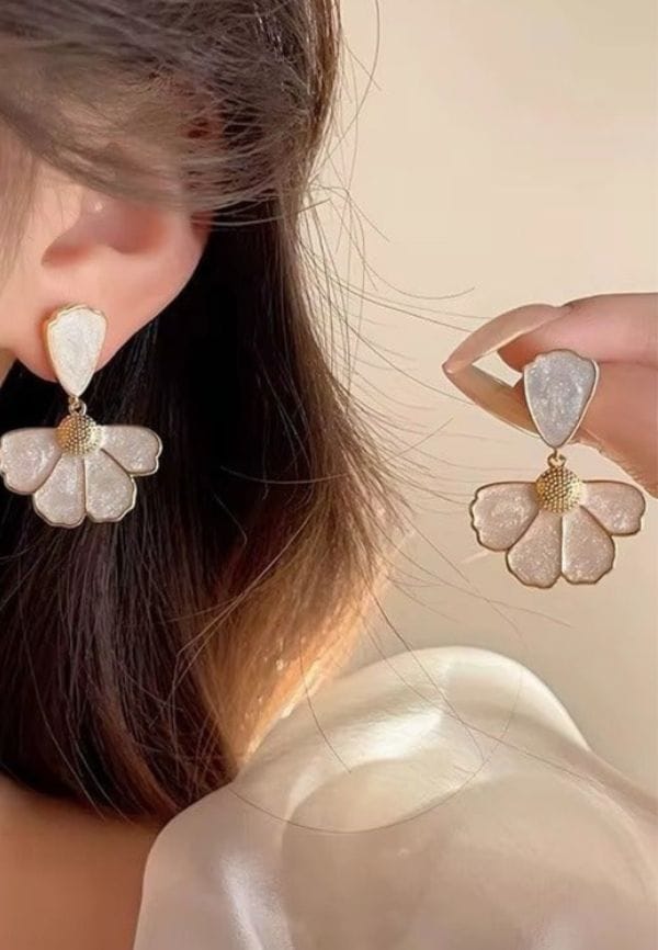 Flower Earring – thumbnail 2