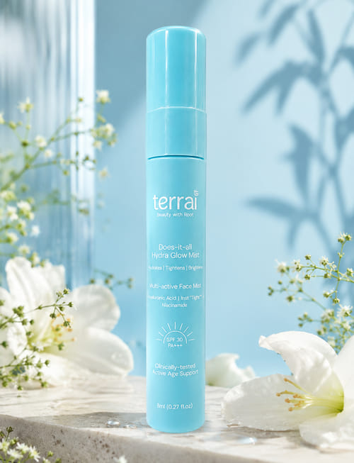 Hydra Glow Face Mist SPF 30+ PA+++ Hydra Glow Face Mist SPF 30+ PA+++